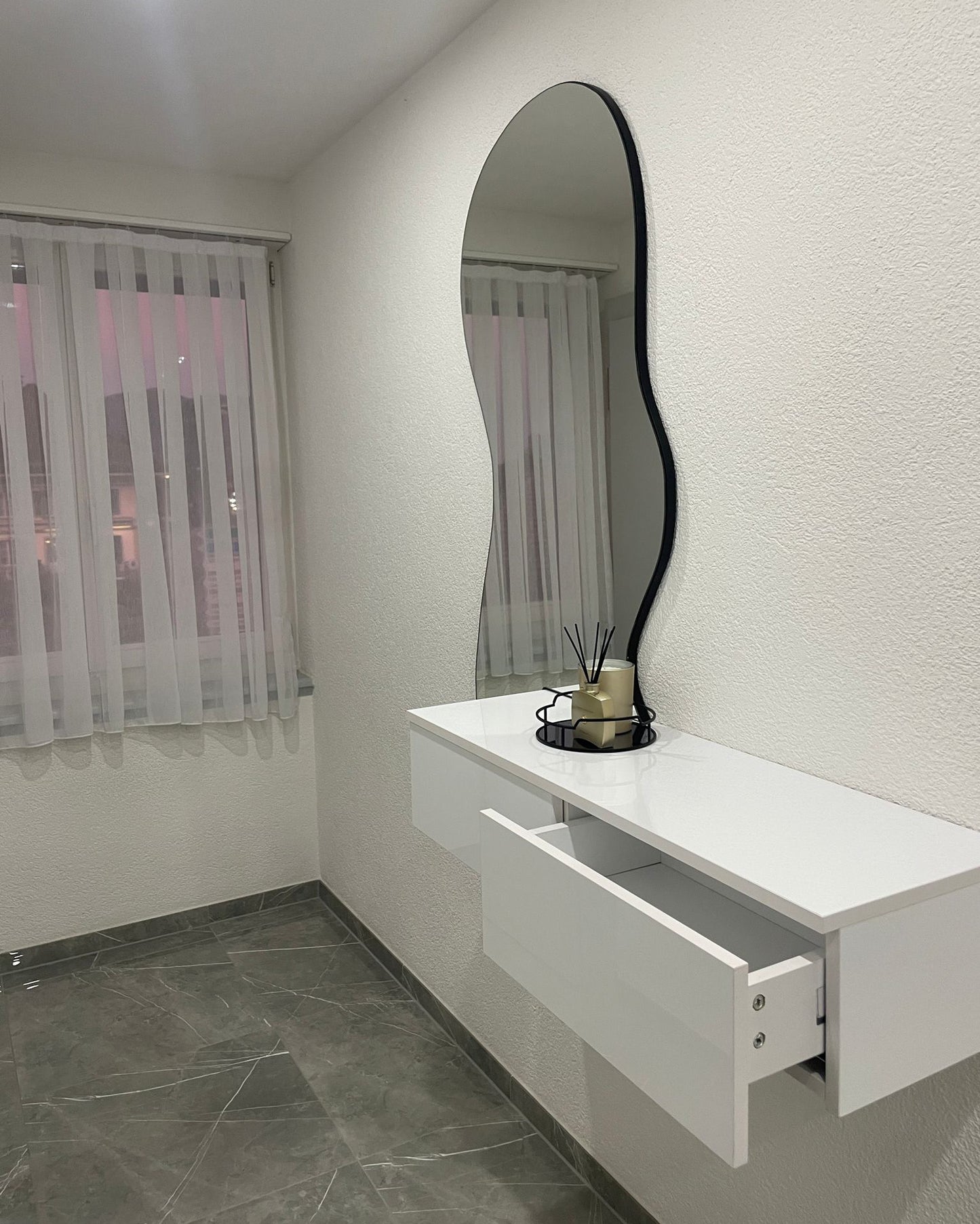 Spiegelkommode asymmetrisch